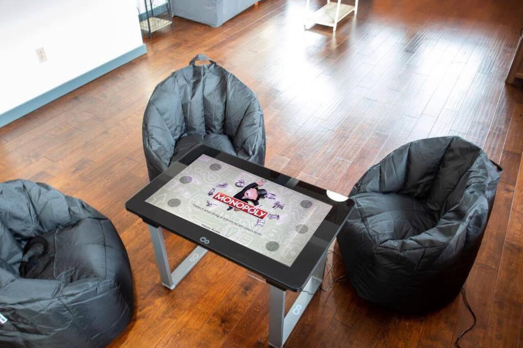 Centric Modern Loft W/ King Beds & Smart Gametable Villa Рочестър Екстериор снимка