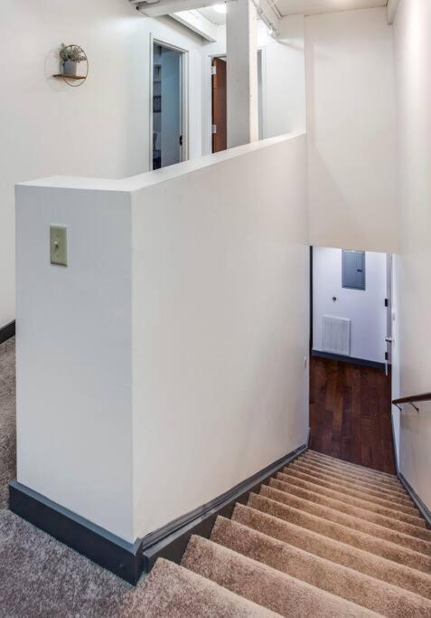 Centric Modern Loft W/ King Beds & Smart Gametable Villa Рочестър Екстериор снимка