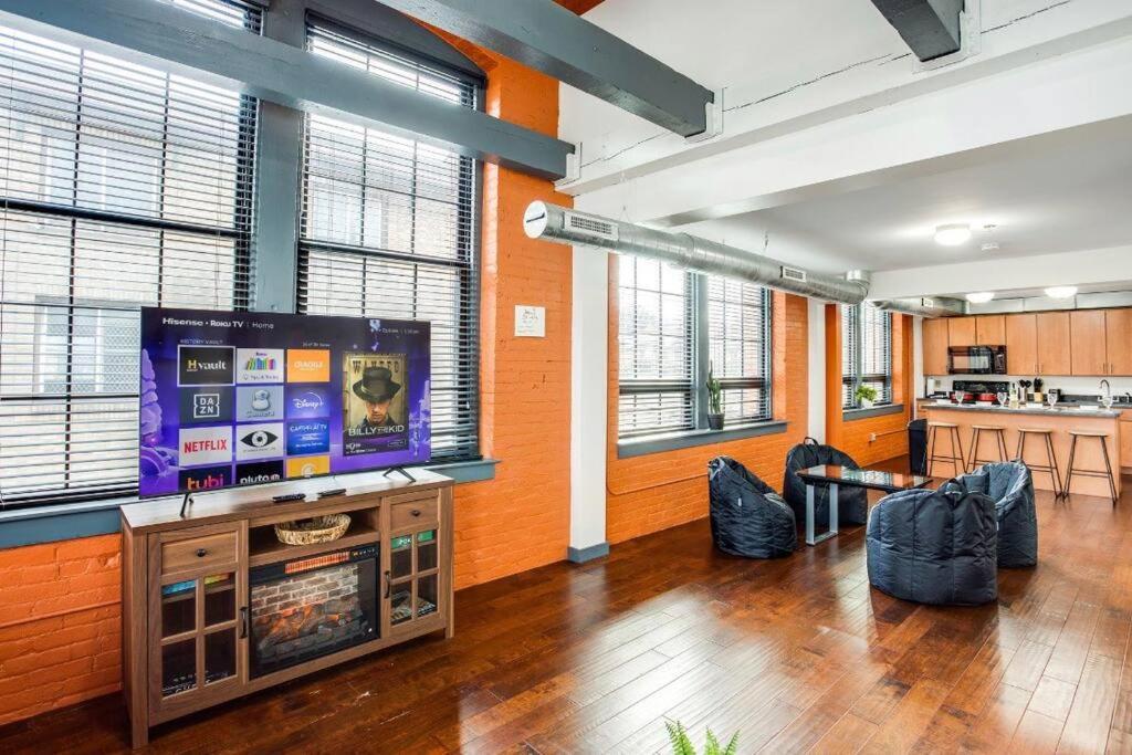 Centric Modern Loft W/ King Beds & Smart Gametable Villa Рочестър Екстериор снимка