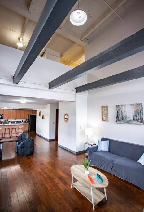 Centric Modern Loft W/ King Beds & Smart Gametable Villa Рочестър Екстериор снимка