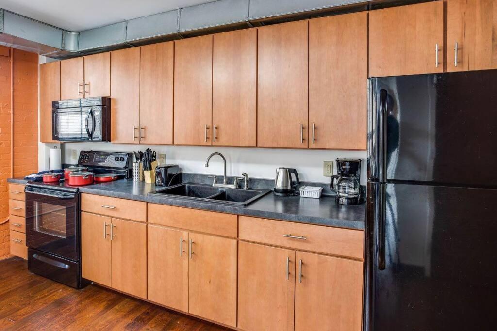 Centric Modern Loft W/ King Beds & Smart Gametable Villa Рочестър Екстериор снимка