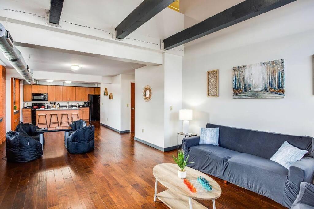 Centric Modern Loft W/ King Beds & Smart Gametable Villa Рочестър Екстериор снимка