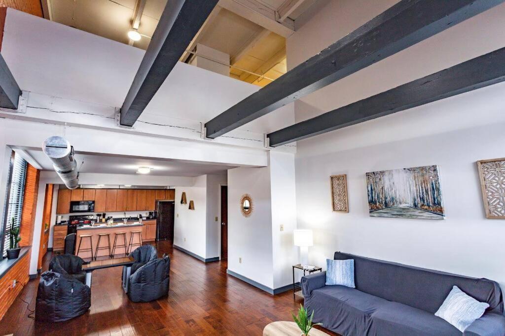Centric Modern Loft W/ King Beds & Smart Gametable Villa Рочестър Екстериор снимка