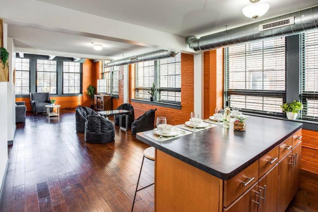 Centric Modern Loft W/ King Beds & Smart Gametable Villa Рочестър Екстериор снимка
